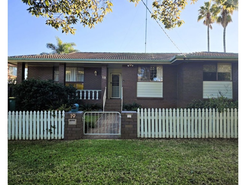 19 Athol Street, Harlaxton QLD 4350
