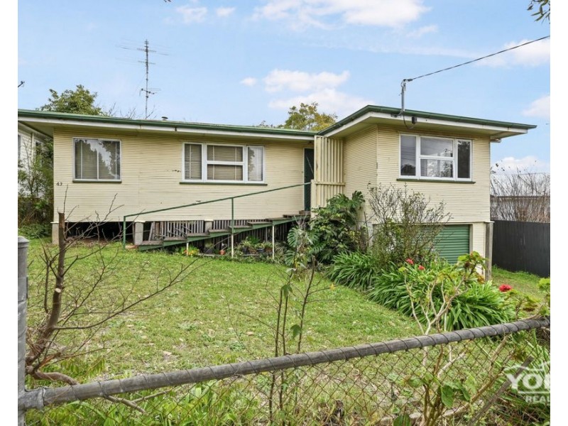 43 Hillview Avenue, Newtown QLD 4350