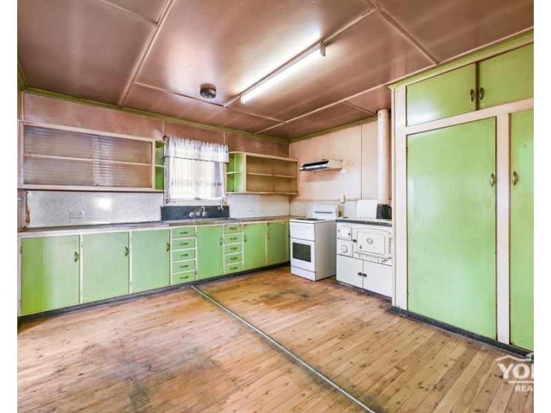 43 Hillview Avenue, Newtown QLD 4350