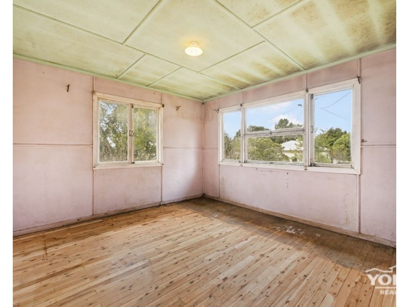 43 Hillview Avenue, Newtown QLD 4350