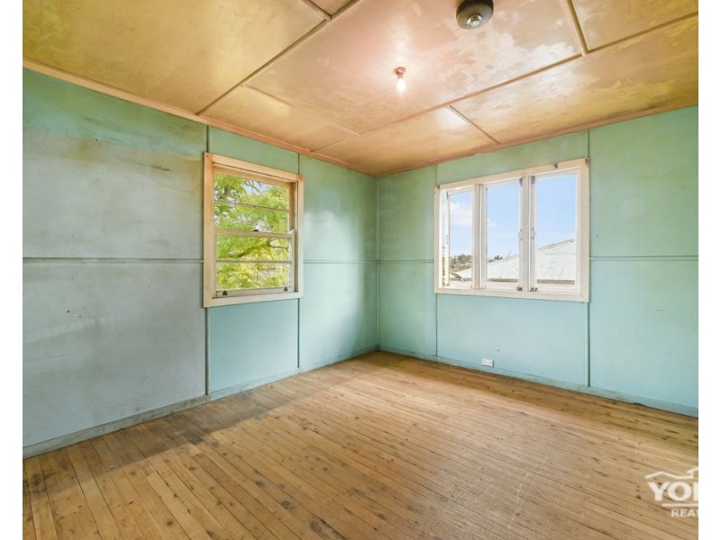 43 Hillview Avenue, Newtown QLD 4350