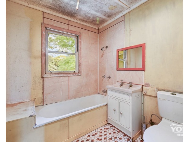 43 Hillview Avenue, Newtown QLD 4350