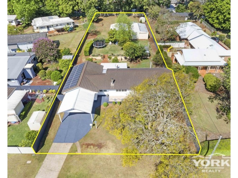 10 McIntyre Street, Centenary Heights QLD 4350