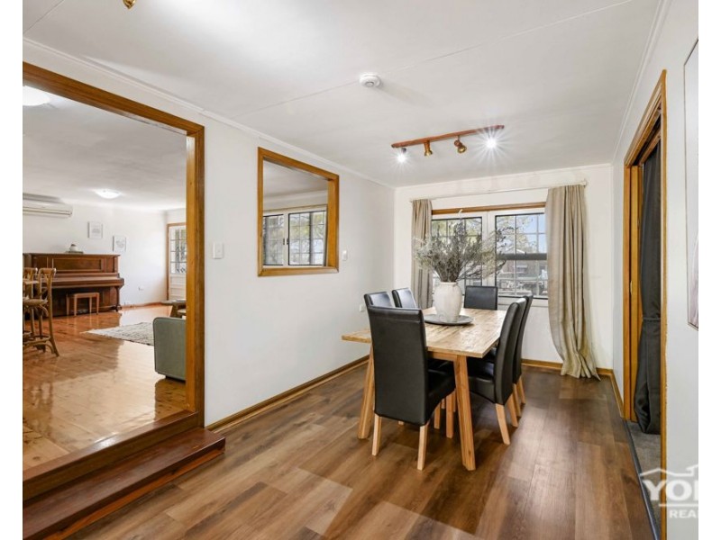 10 McIntyre Street, Centenary Heights QLD 4350