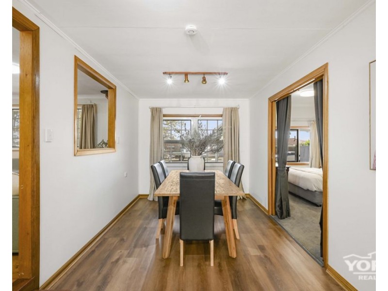 10 McIntyre Street, Centenary Heights QLD 4350