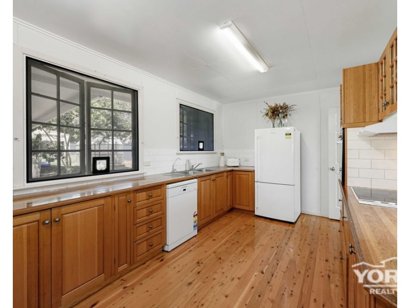 10 McIntyre Street, Centenary Heights QLD 4350