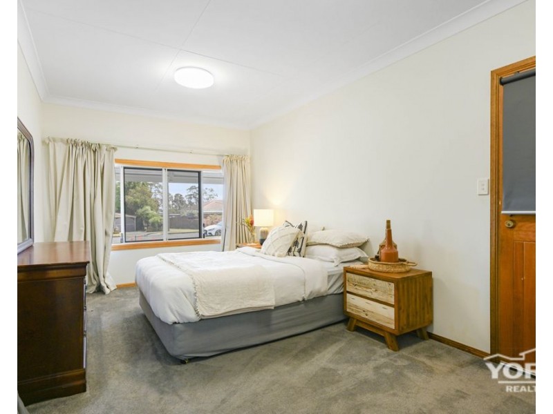 10 McIntyre Street, Centenary Heights QLD 4350