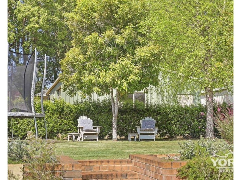 10 McIntyre Street, Centenary Heights QLD 4350