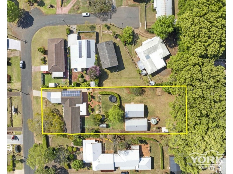 10 McIntyre Street, Centenary Heights QLD 4350