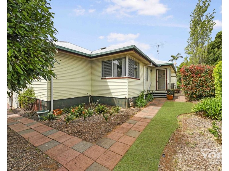 2 Monash Street, Newtown QLD 4350