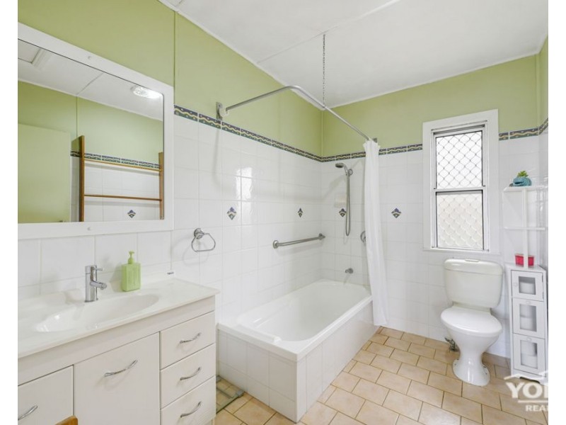 2 Monash Street, Newtown QLD 4350