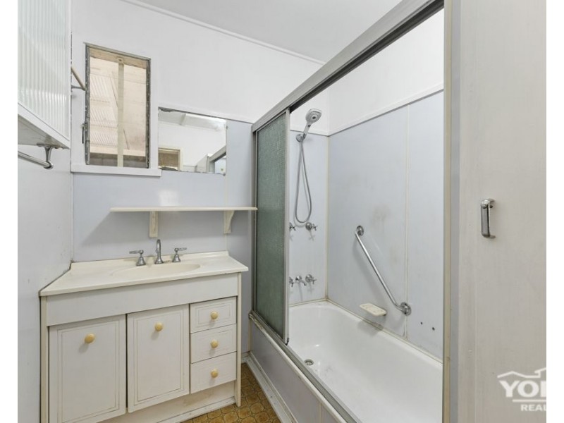 2 Tara Street, Wilsonton QLD 4350