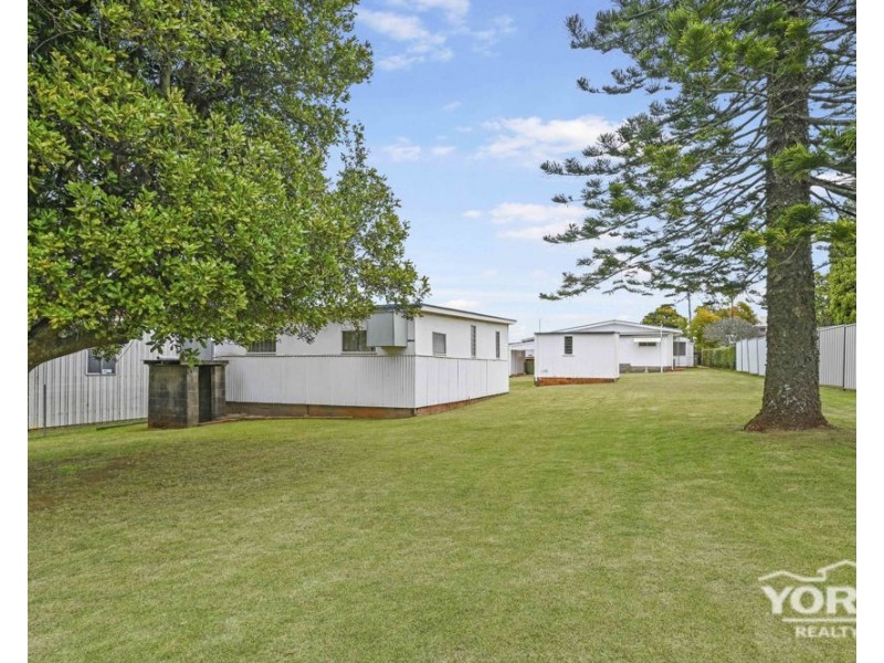 2 Tara Street, Wilsonton QLD 4350