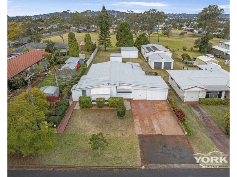 2 Tara Street, Wilsonton QLD 4350