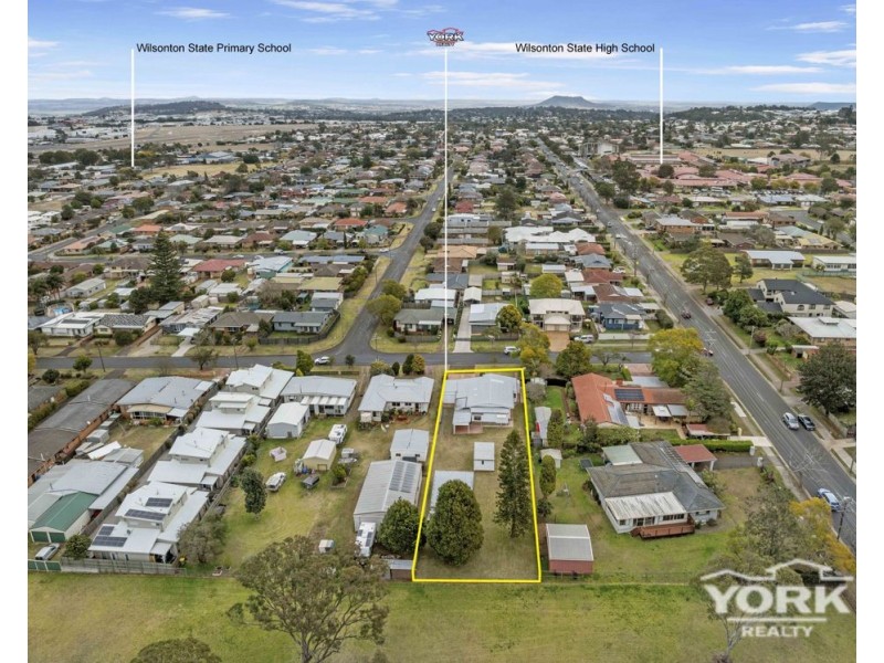 2 Tara Street, Wilsonton QLD 4350