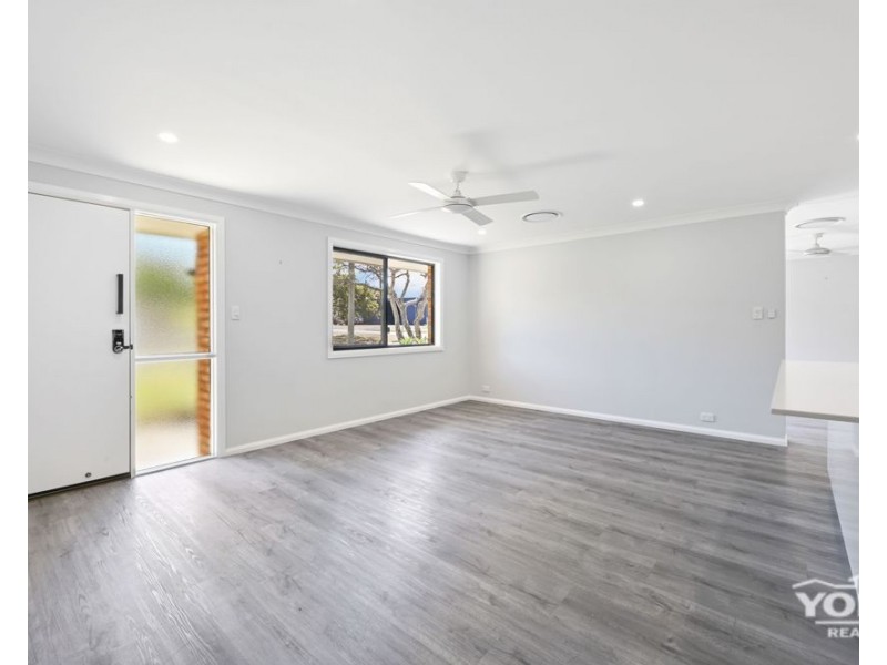 10 Kensington Drive, Withcott QLD 4352