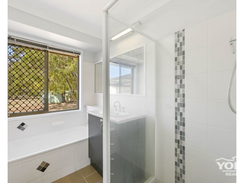 10 Kensington Drive, Withcott QLD 4352