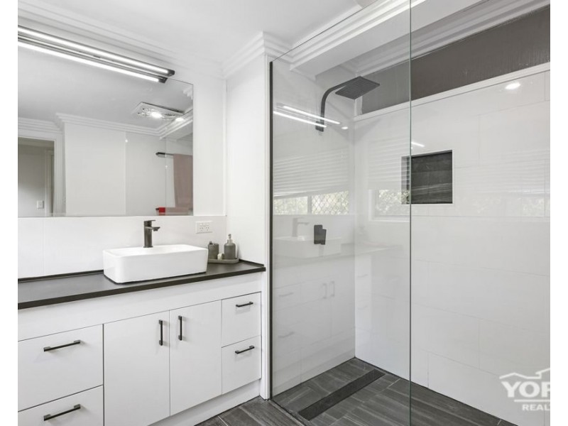 418 West Street, Kearneys Spring QLD 4350