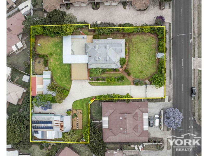 418 West Street, Kearneys Spring QLD 4350