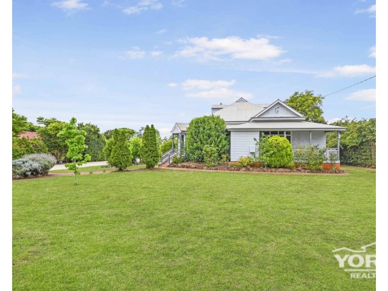 418 West Street, Kearneys Spring QLD 4350