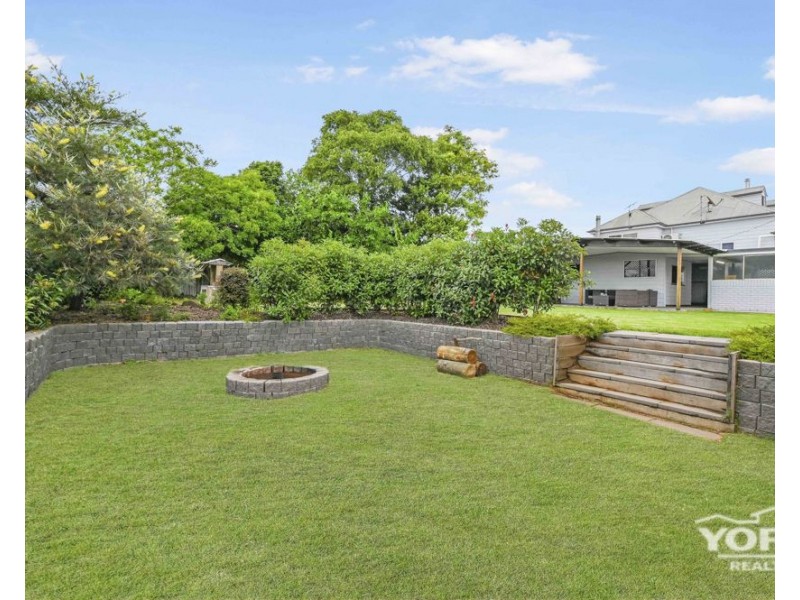 418 West Street, Kearneys Spring QLD 4350