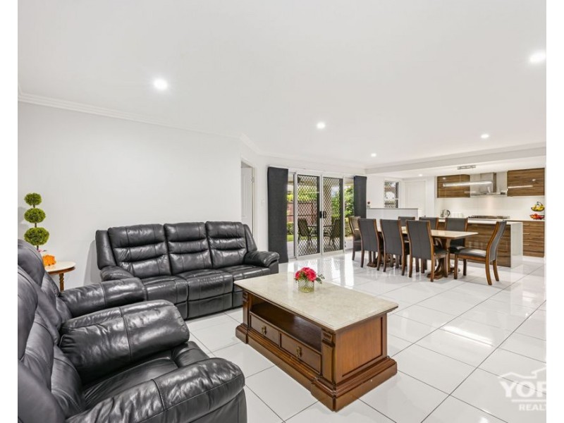 180 Nelson Street, Kearneys Spring QLD 4350