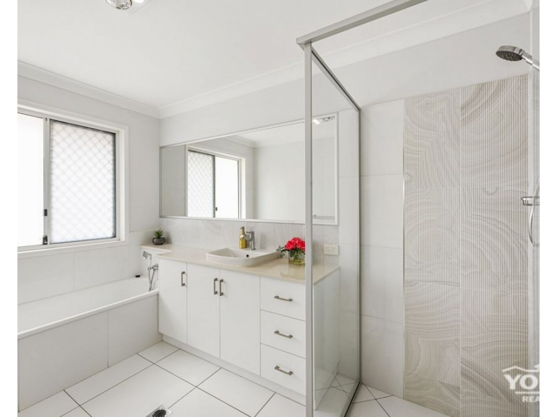180 Nelson Street, Kearneys Spring QLD 4350