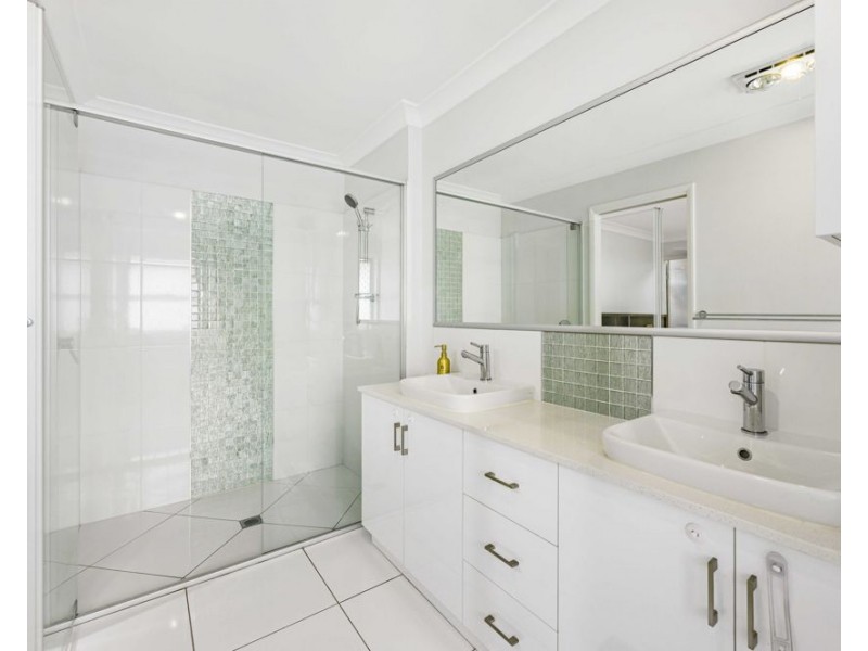 180 Nelson Street, Kearneys Spring QLD 4350