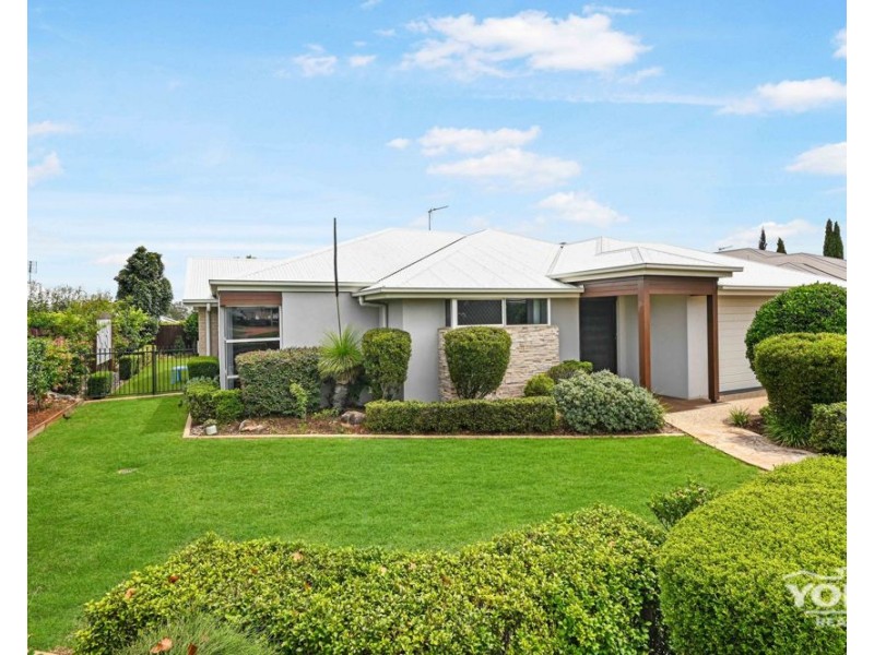 180 Nelson Street, Kearneys Spring QLD 4350