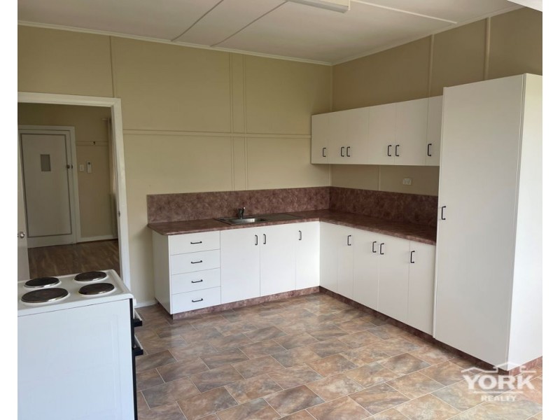 6 Monash St, Newtown QLD 4350