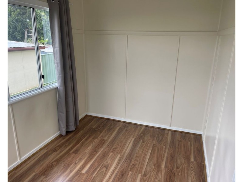 6 Monash St, Newtown QLD 4350