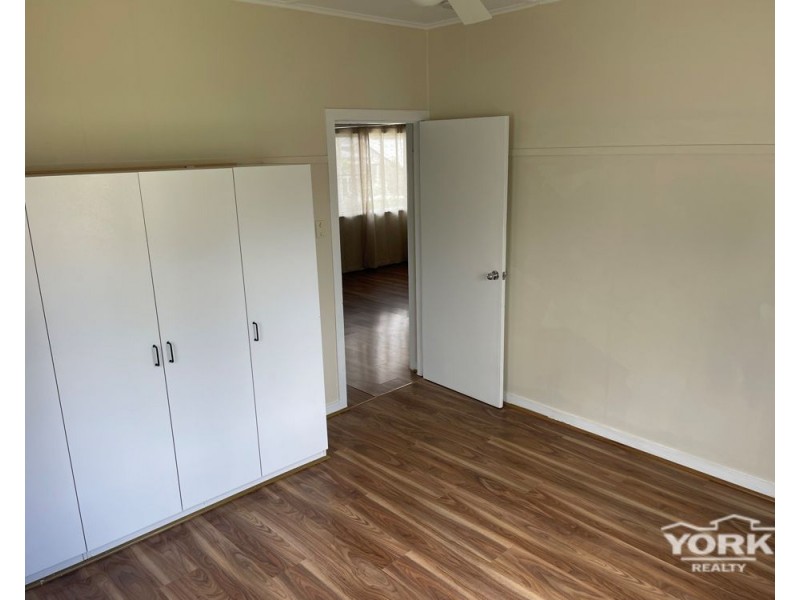 6 Monash St, Newtown QLD 4350