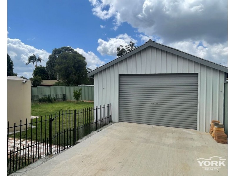 6 Monash St, Newtown QLD 4350