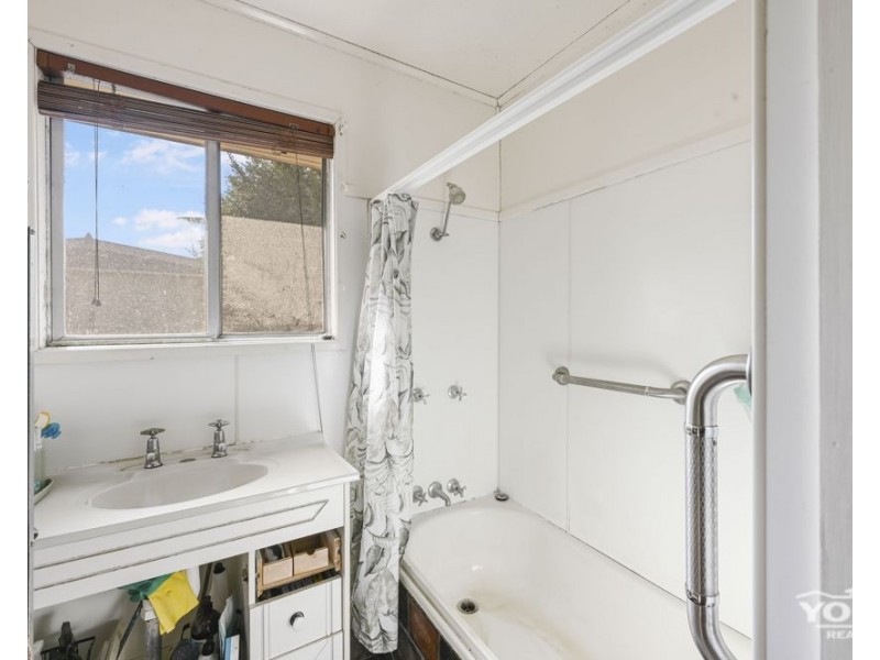 241 Mackenzie Street, Centenary Heights QLD 4350