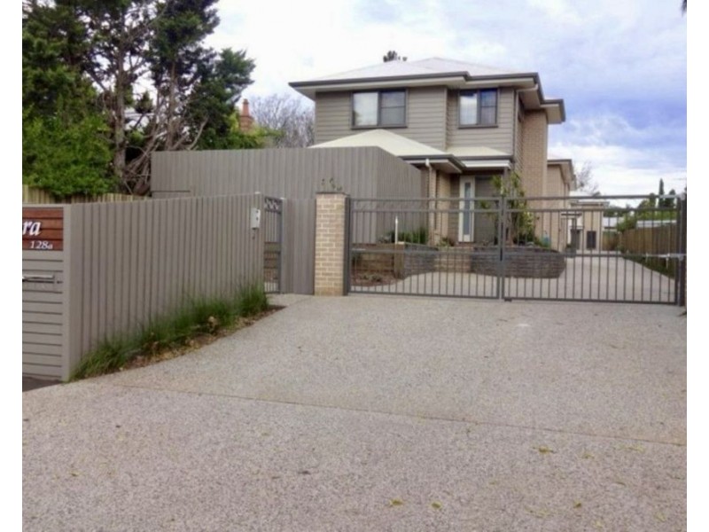 2/128a James Street, South Toowoomba QLD 4350