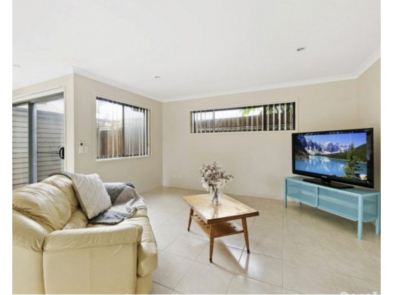 2/128a James Street, South Toowoomba QLD 4350