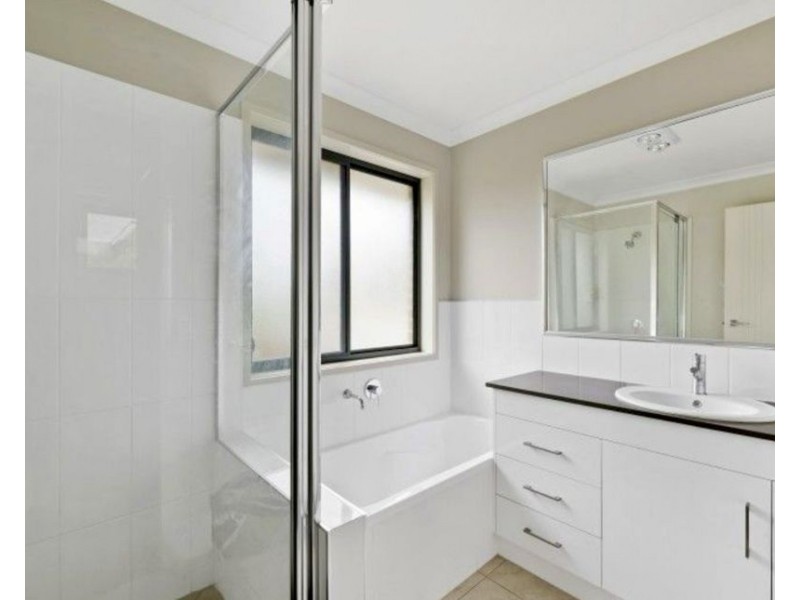 2/128a James Street, South Toowoomba QLD 4350