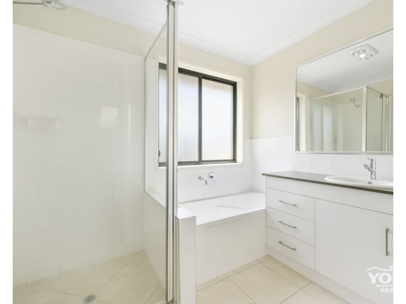 2/128a James Street, South Toowoomba QLD 4350