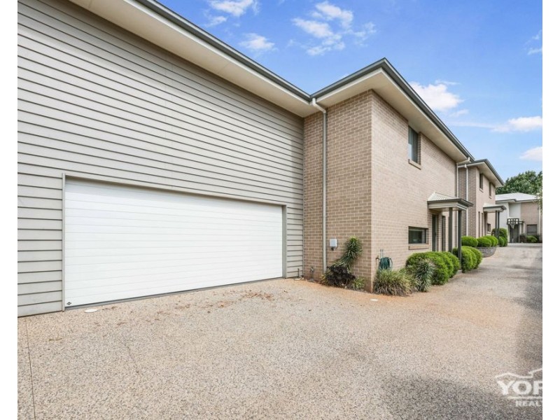 2/128a James Street, South Toowoomba QLD 4350