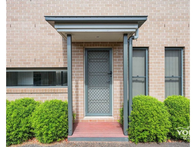 2/128a James Street, South Toowoomba QLD 4350