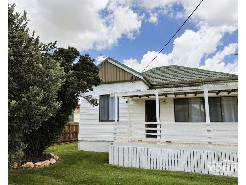 5 Northland Street, Newtown QLD 4350