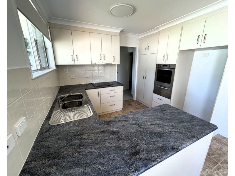 39 Paradise Street, Harristown QLD 4350