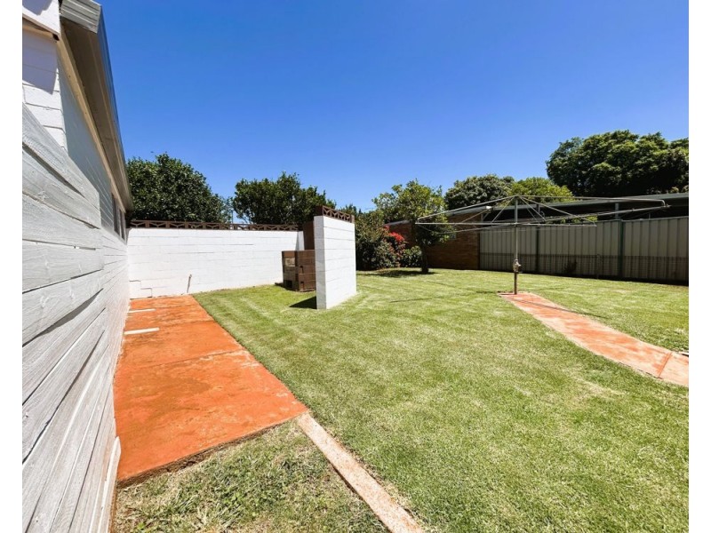 39 Paradise Street, Harristown QLD 4350