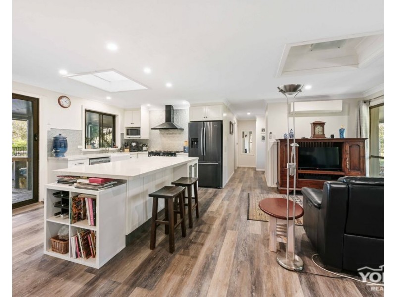 81 Larnook Street, Upper Lockyer QLD 4352