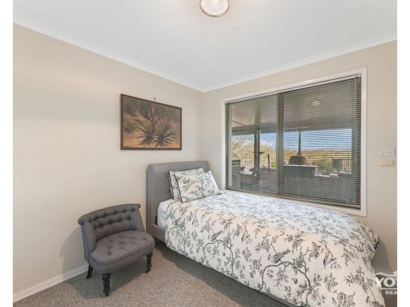 81 Larnook Street, Upper Lockyer QLD 4352