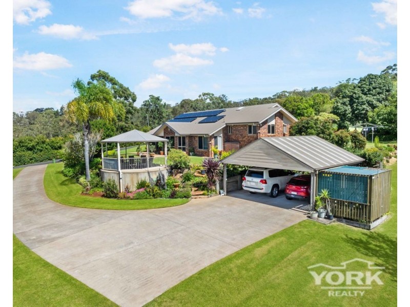 15 Manteit Court, Mount Rascal QLD 4350