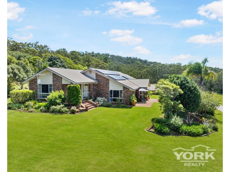 15 Manteit Court, Mount Rascal QLD 4350