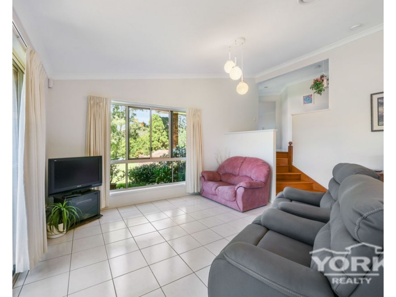 15 Manteit Court, Mount Rascal QLD 4350