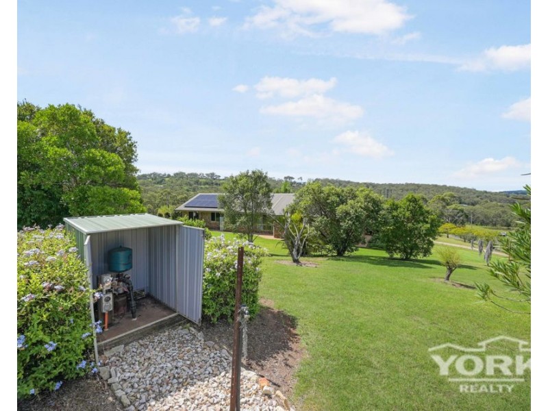 15 Manteit Court, Mount Rascal QLD 4350