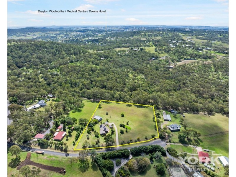 15 Manteit Court, Mount Rascal QLD 4350